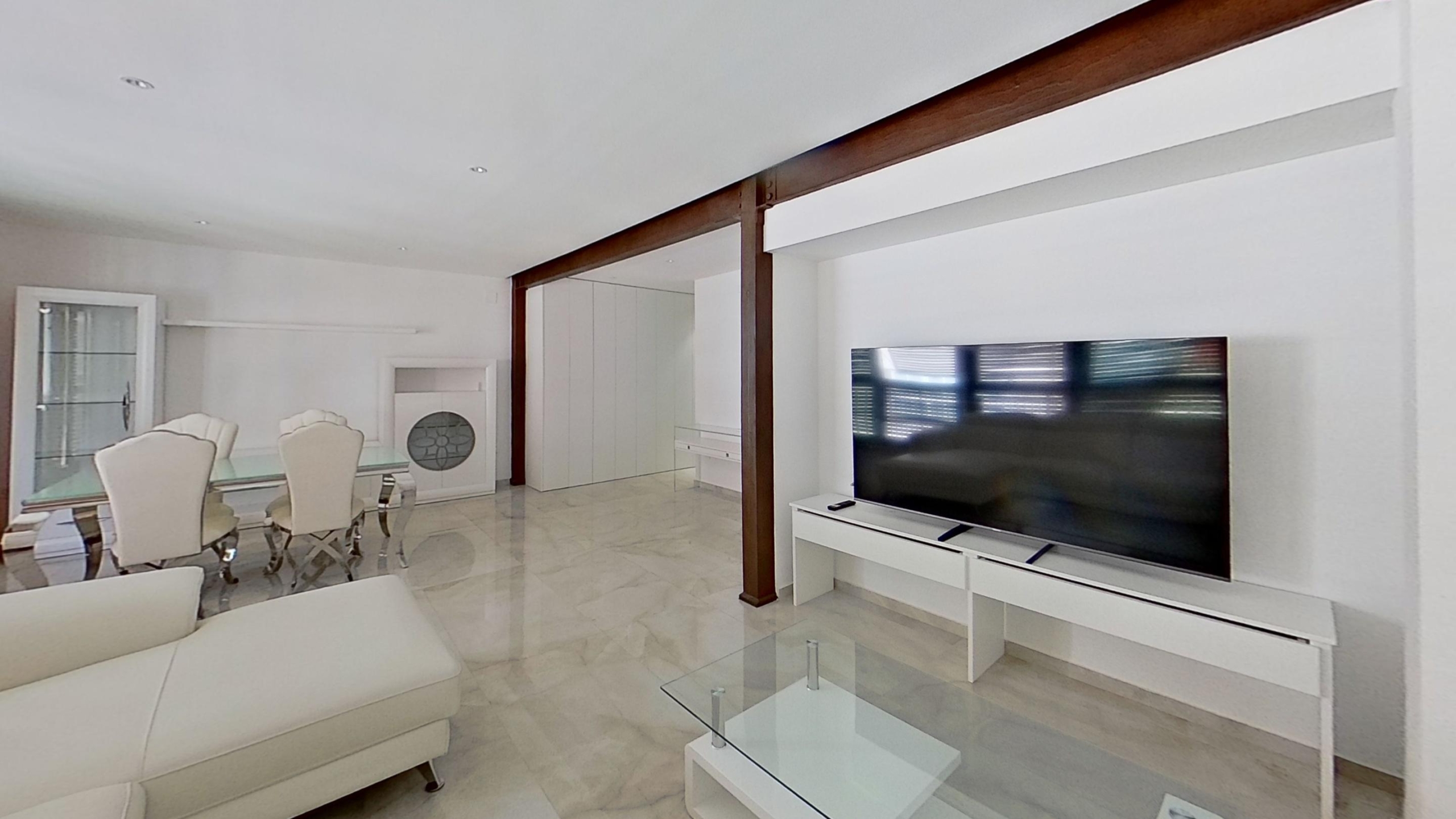 Idealista-111811007-Living-Room 2