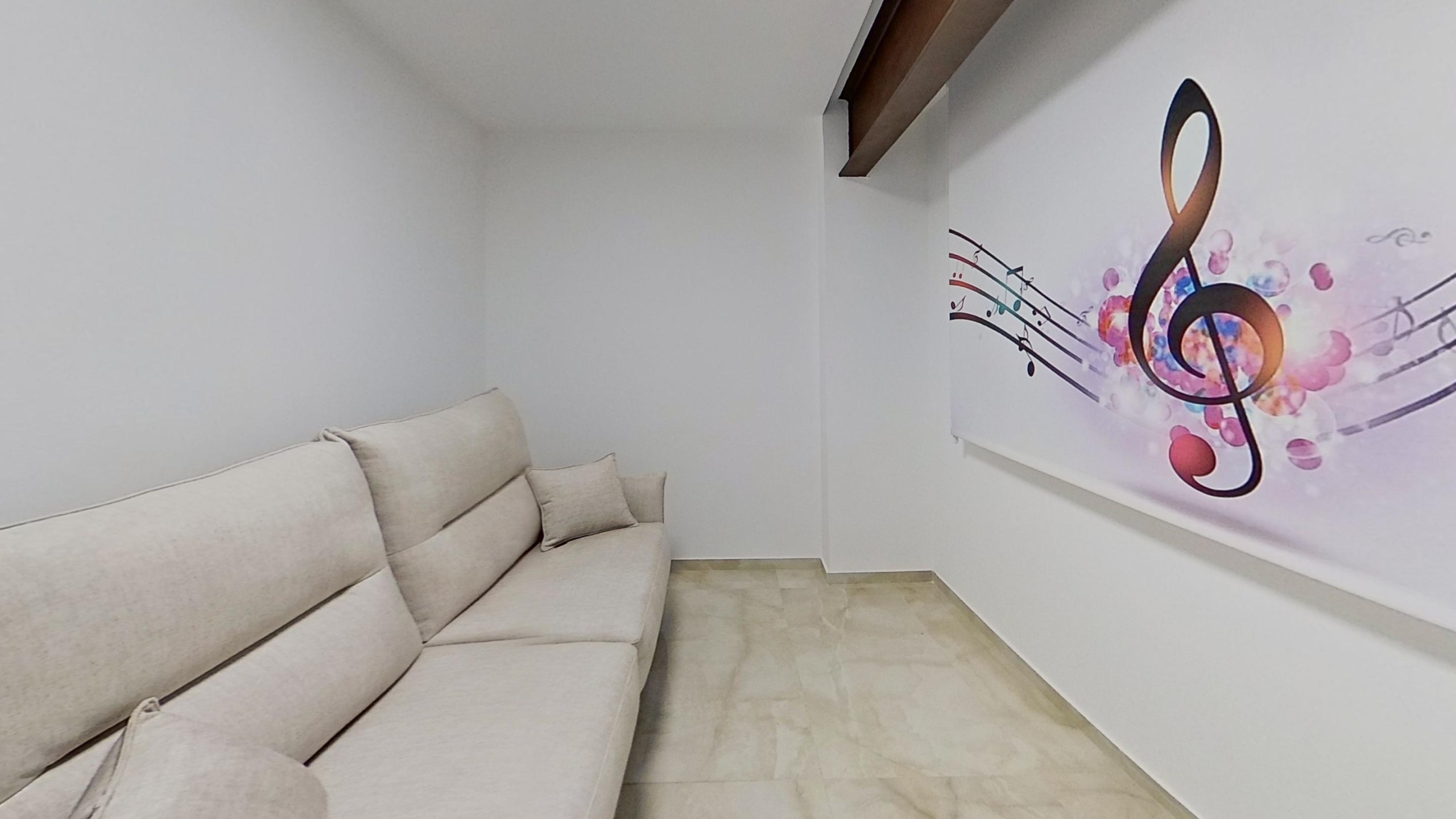 Idealista-111811007-Living-Room 3